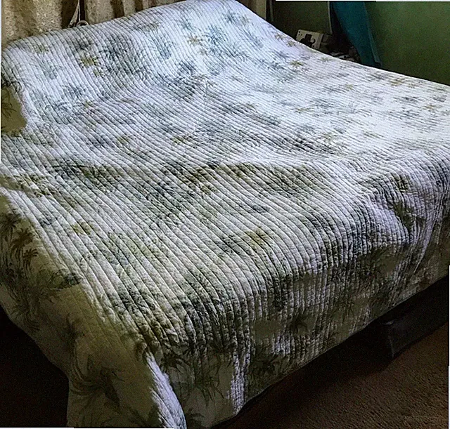 Tommy Bahama Quilt King Size 1-Piece Soft Breathable Cotton in Palm Tree Print